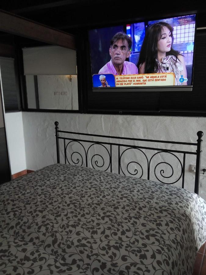 Aloelux !! - Private With Pool , Jacuzzi, Cinema, Massage ,wonderful View, Art Desing