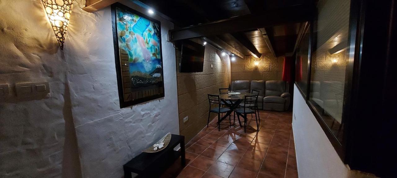Aloelux !! - Private With Pool , Jacuzzi, Cinema, Massage ,wonderful View, Art Desing *
