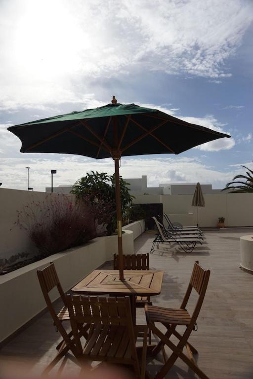 Villa Luxury Near 1km Swimming Pool Tennis Court Great For Ages Playa Blanca (Lanzarote)