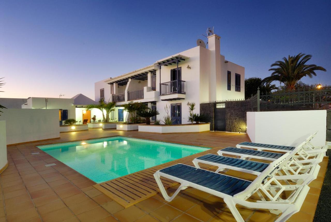 Immaculate 2-bed No 5 In Playa Blanca (Lanzarote)