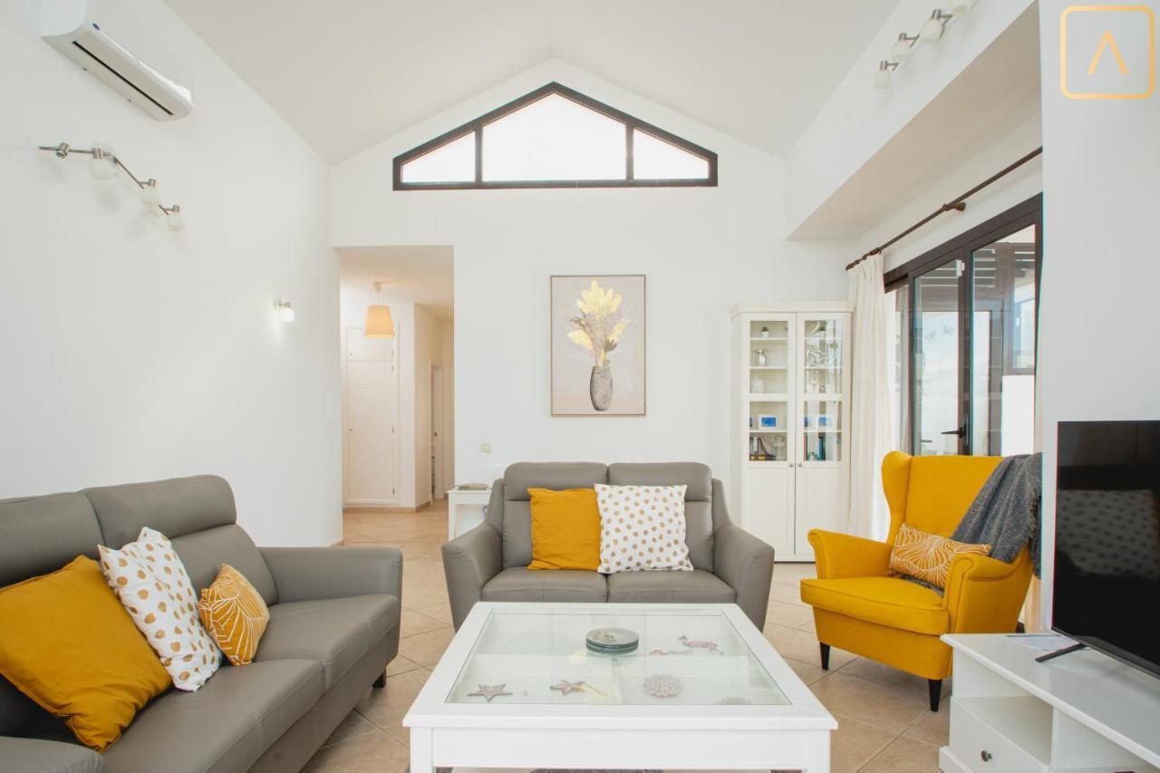 Orcades Close To Town Center Pool & A/c * Playa Blanca (Lanzarote)