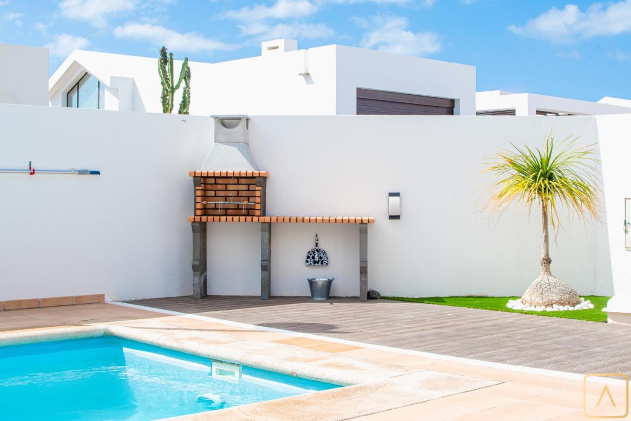 Orcades Close To Town Center Pool & A/c Villa
