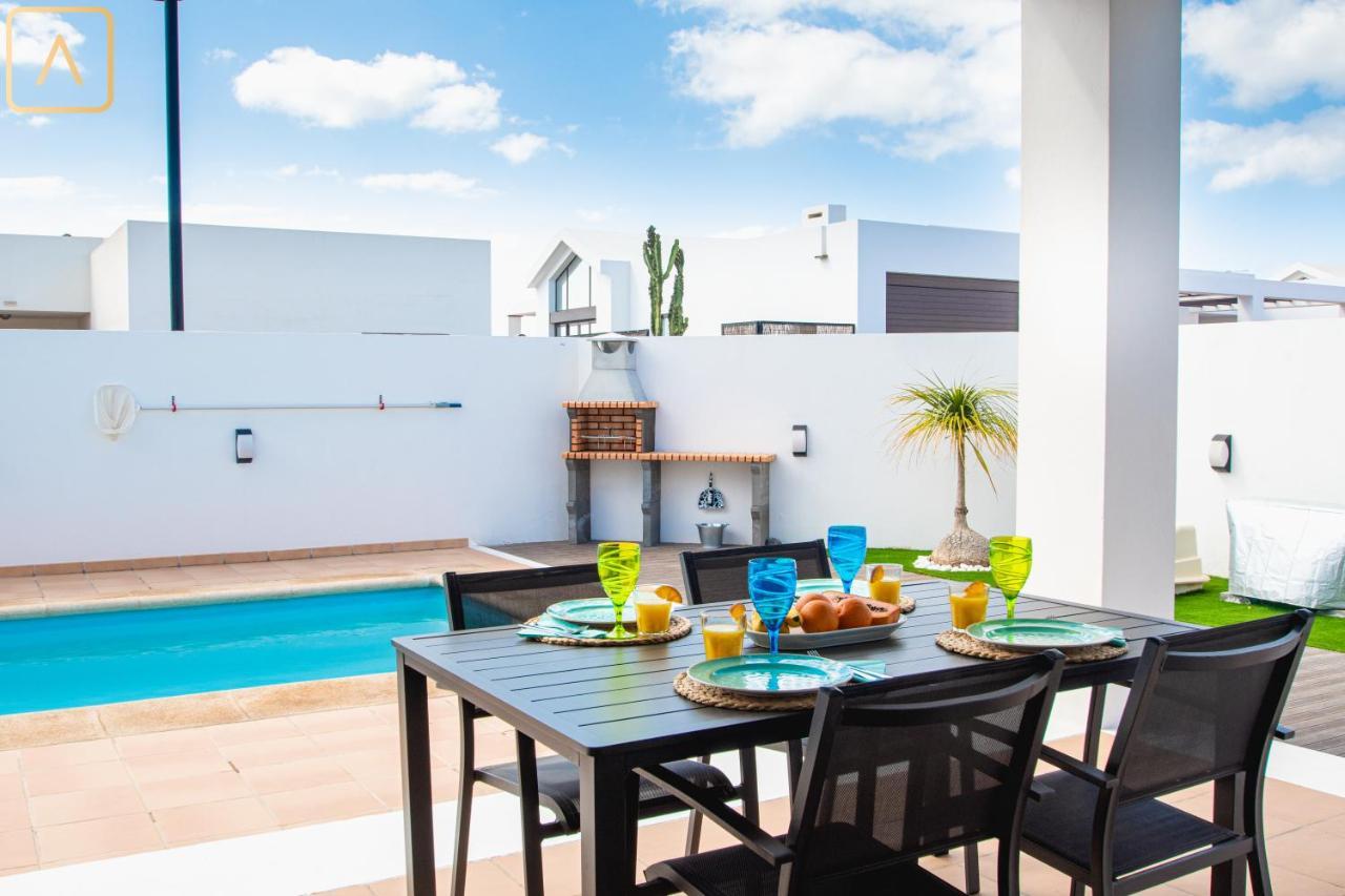 Orcades Close To Town Center Pool & A/c Villa Playa Blanca (Lanzarote)