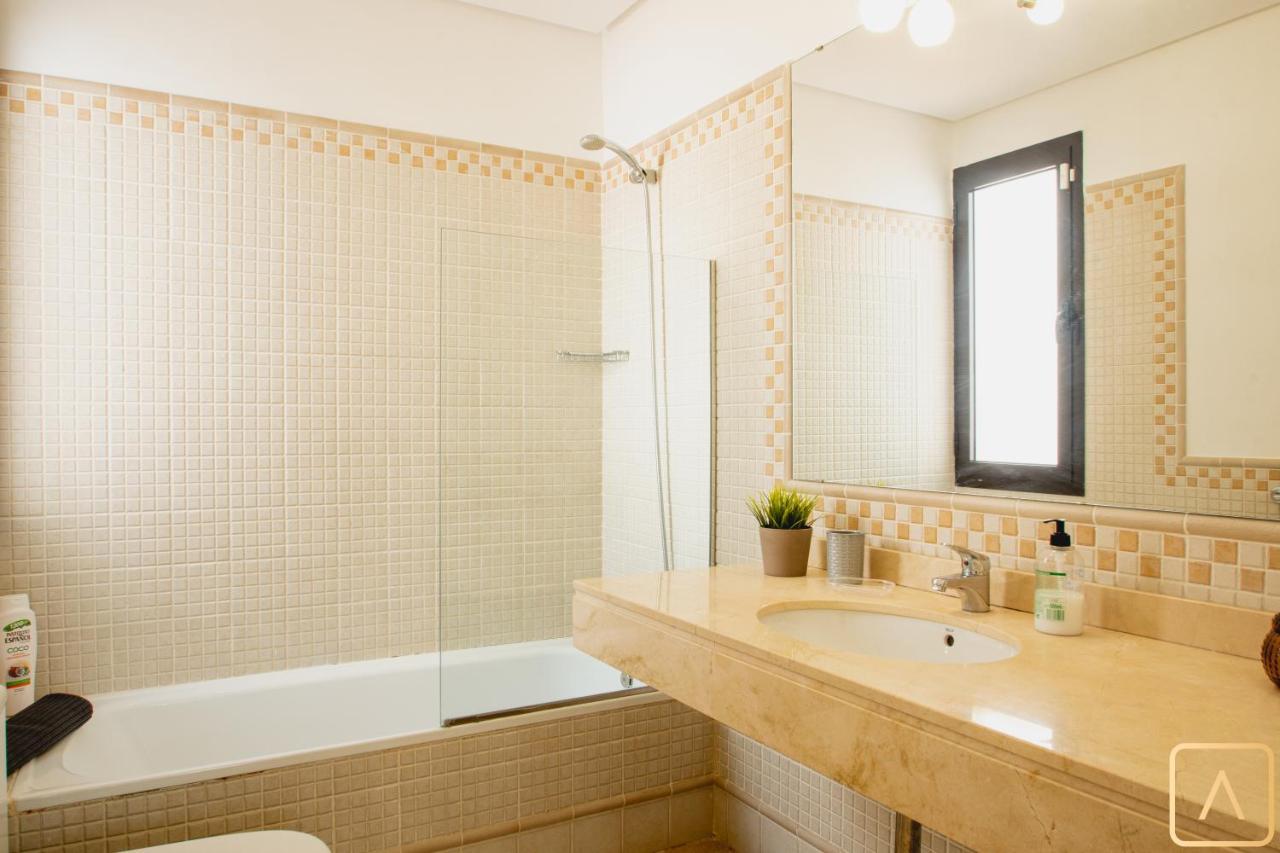 Orcades Close To Town Center Pool & A/c Villa