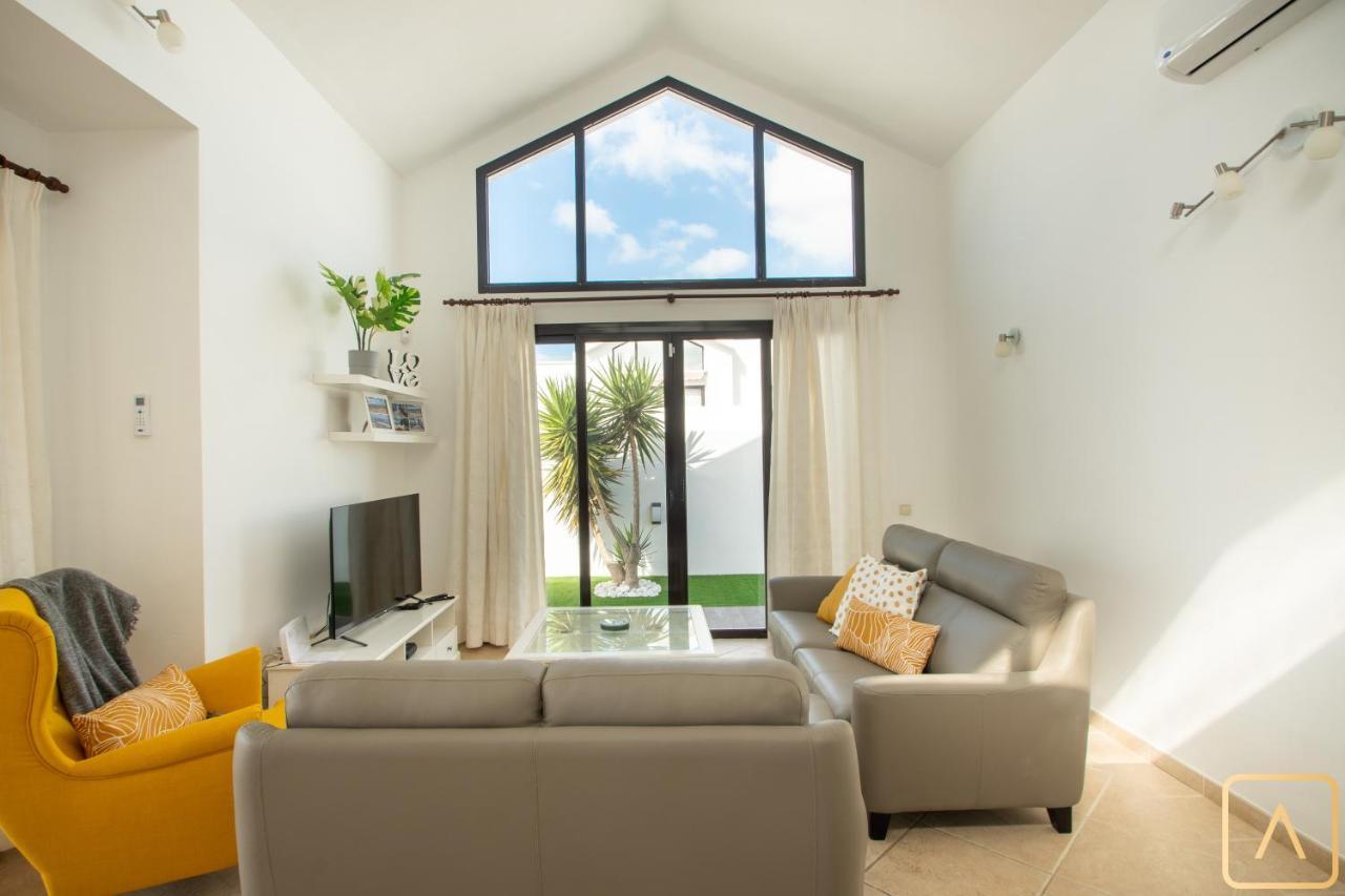 Orcades Close To Town Center Pool & A/c