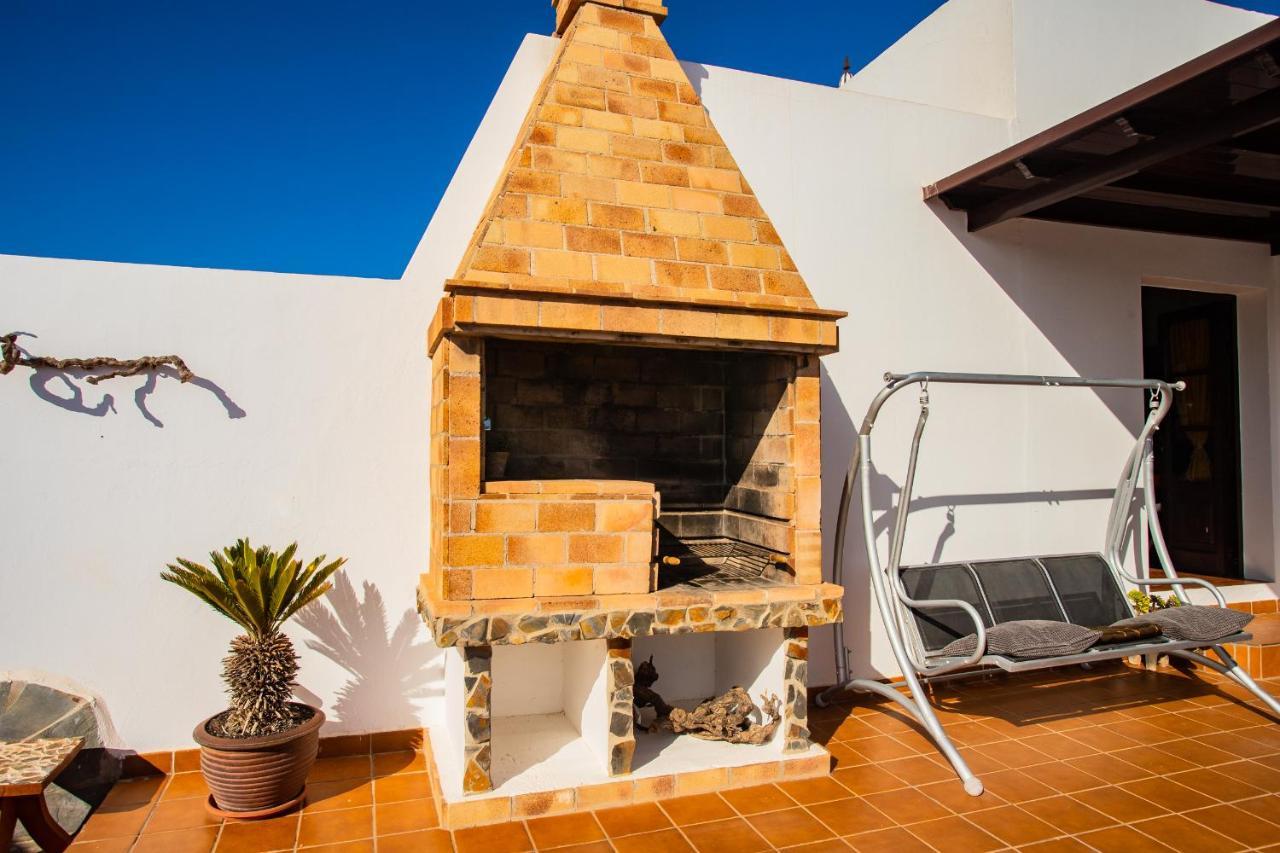 Eslanzarote Acoruma House, Super Wifi, Heated Pool Villa