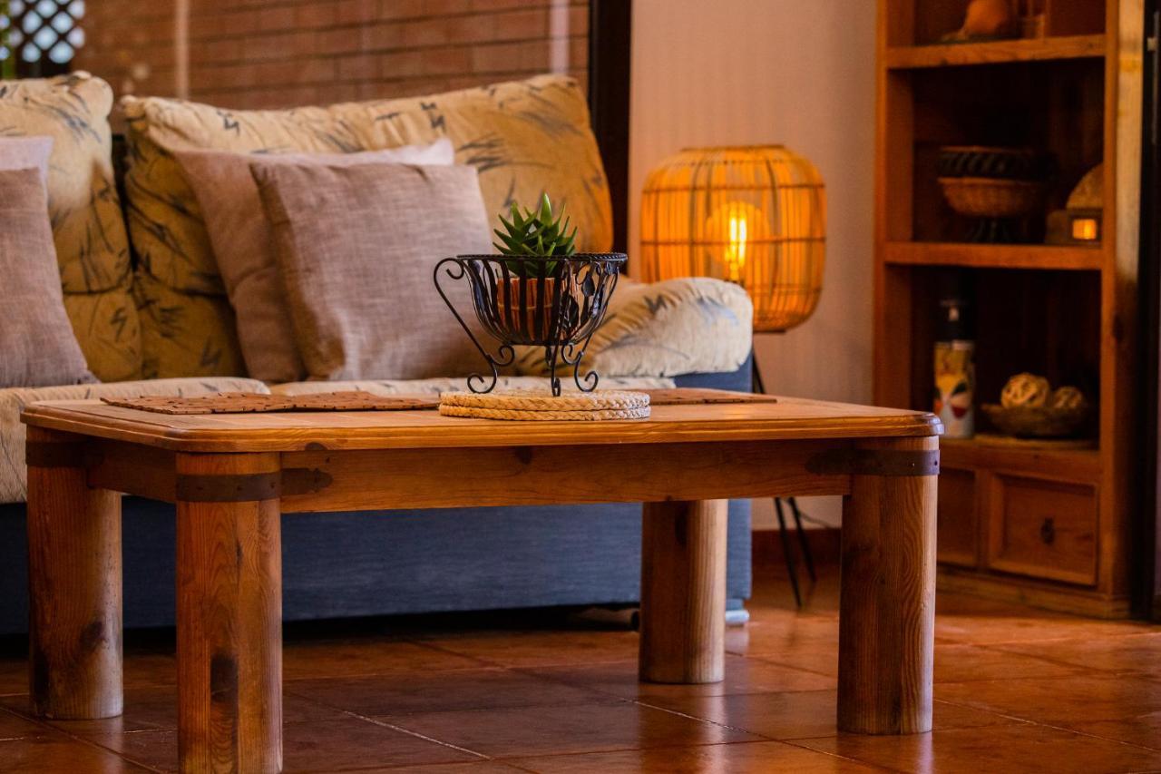 Eslanzarote Acoruma House, Super Wifi, Heated Pool Villa *