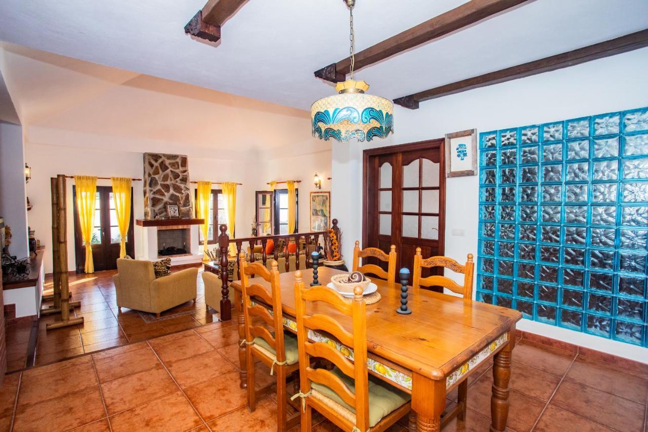 Villa Eslanzarote Acoruma House, Super Wifi, Heated Pool Guime