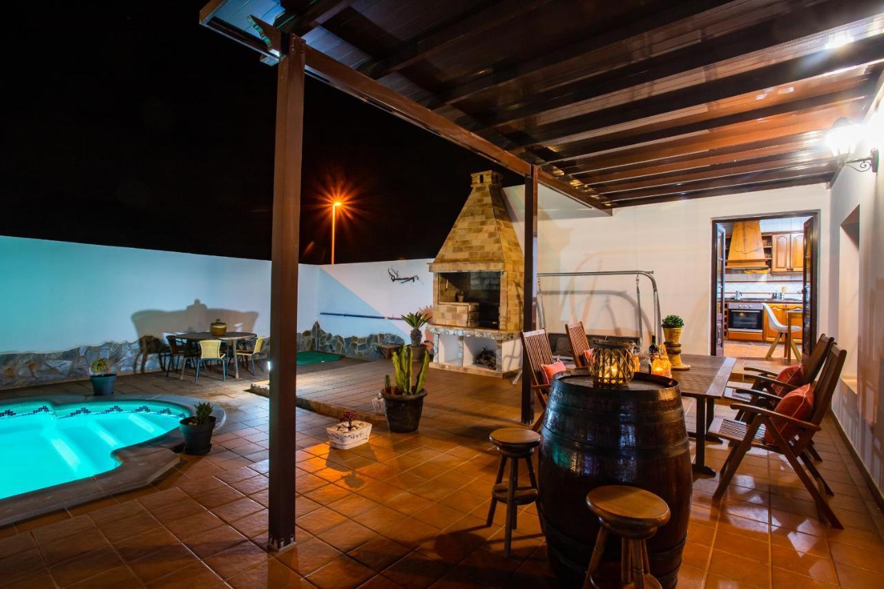Eslanzarote Acoruma House, Super Wifi, Heated Pool Villa