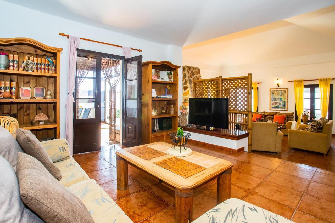 Eslanzarote Acoruma House, Super Wifi, Heated Pool * Guime