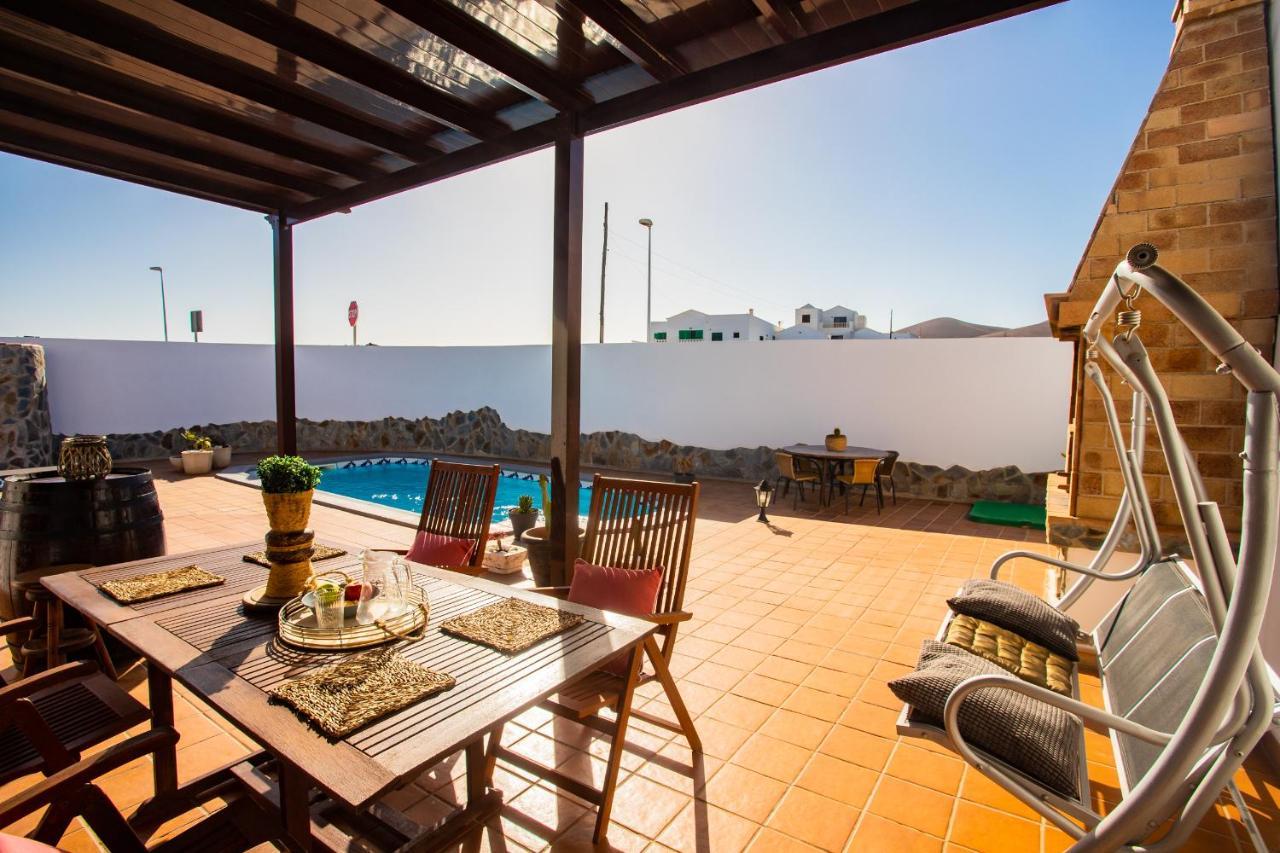 Eslanzarote Acoruma House, Super Wifi, Heated Pool Villa *