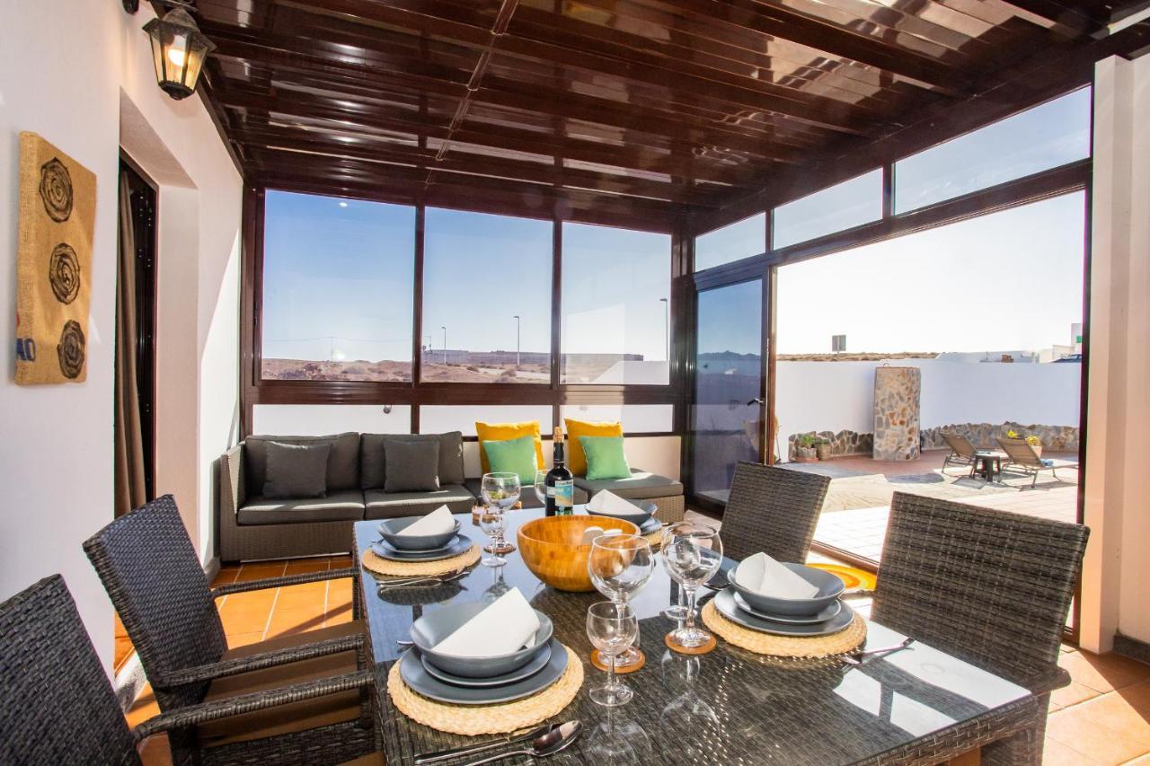 Villa Eslanzarote Acoruma House, Super Wifi, Heated Pool