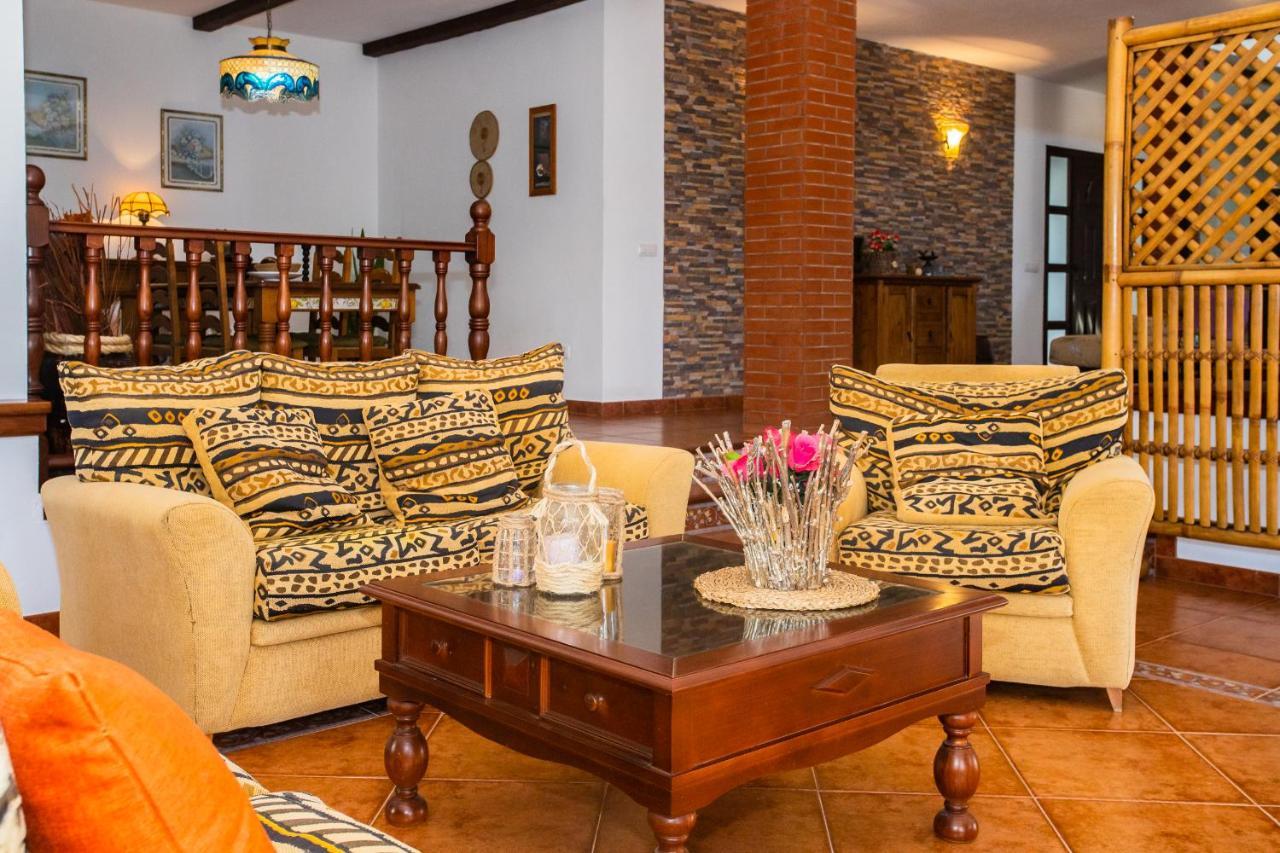 Eslanzarote Acoruma House, Super Wifi, Heated Pool Villa *