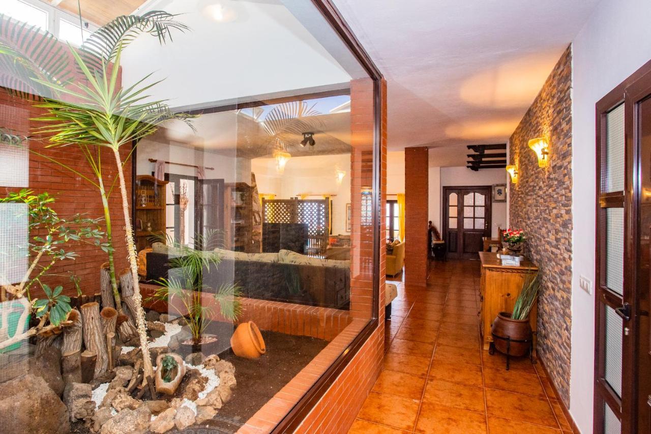 Eslanzarote Acoruma House, Super Wifi, Heated Pool Villa *