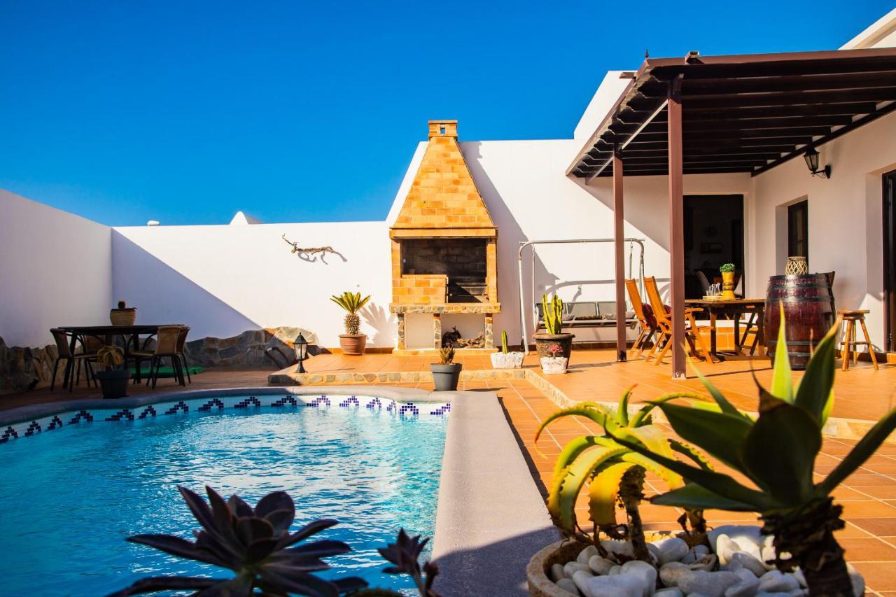Eslanzarote Acoruma House, Super Wifi, Heated Pool Villa