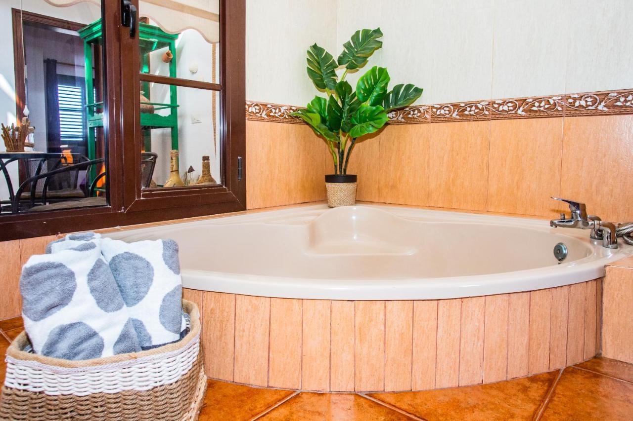 Eslanzarote Acoruma House, Super Wifi, Heated Pool *