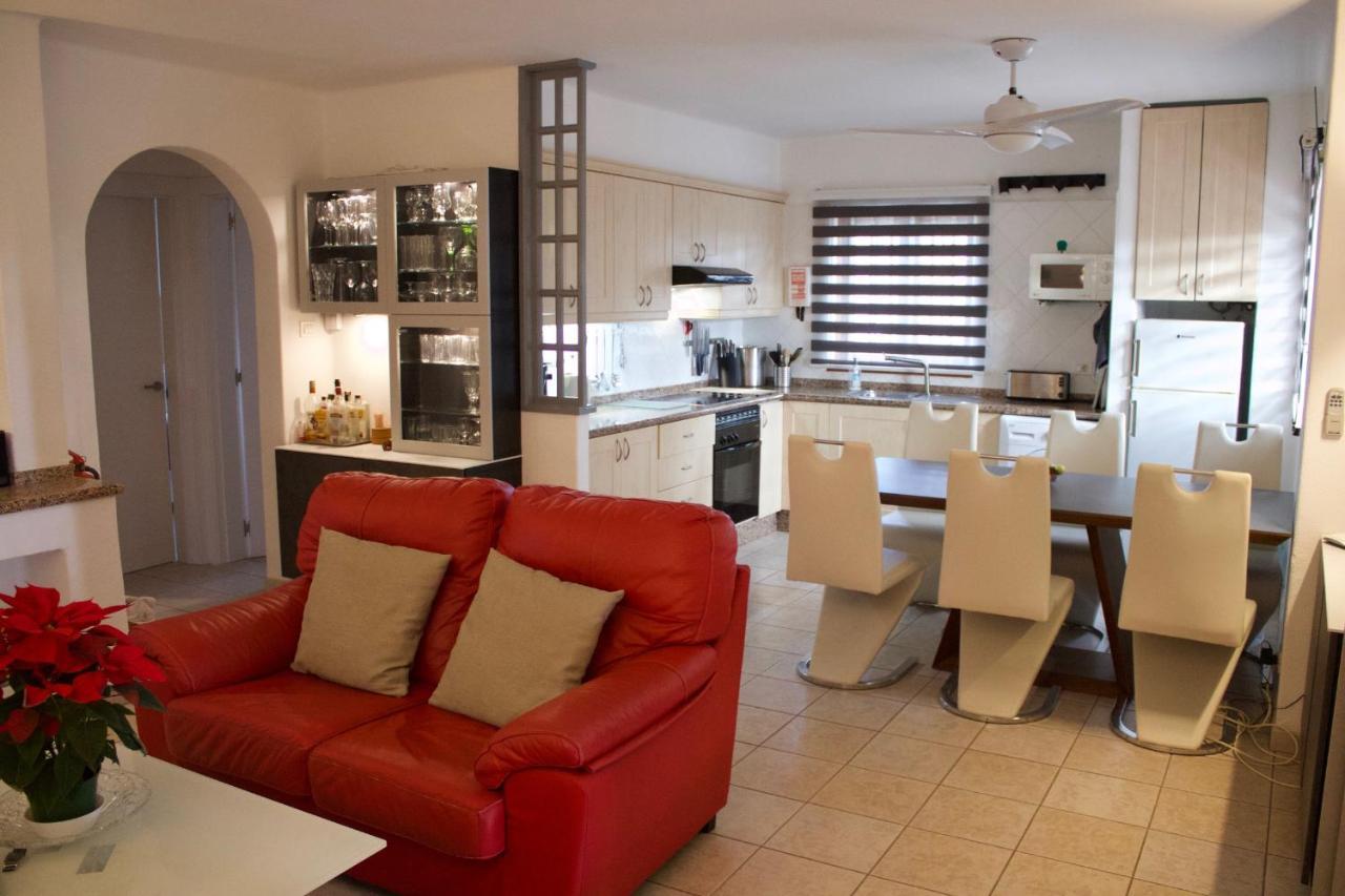 Deluxe 2 Bedroom On Brisas Complex With Large Heated Pool, Close To Villa