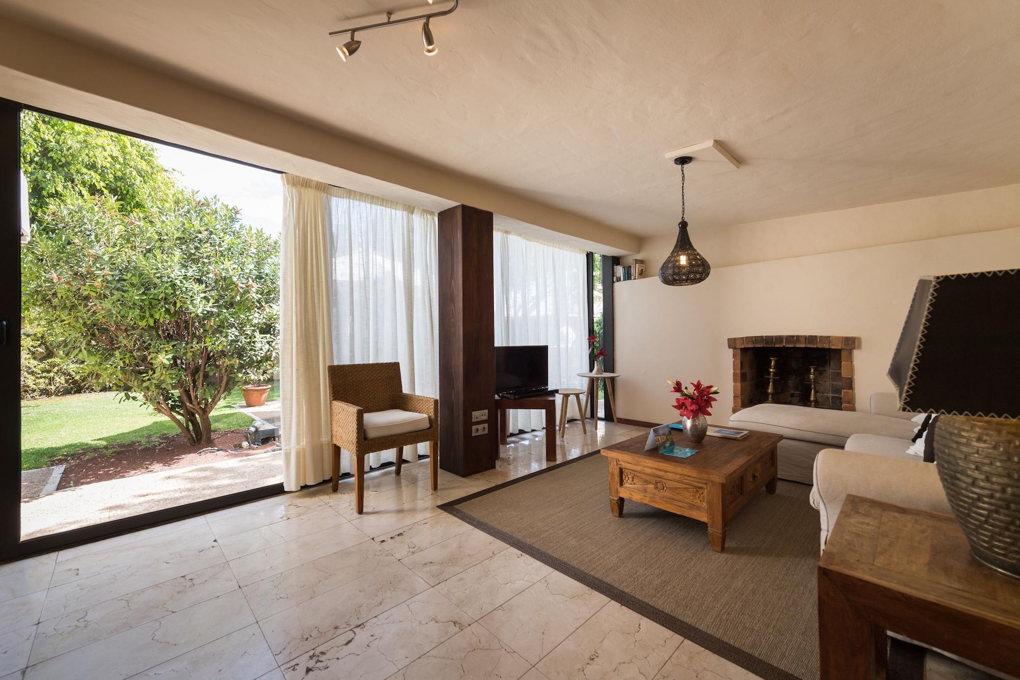 Alondra Resort