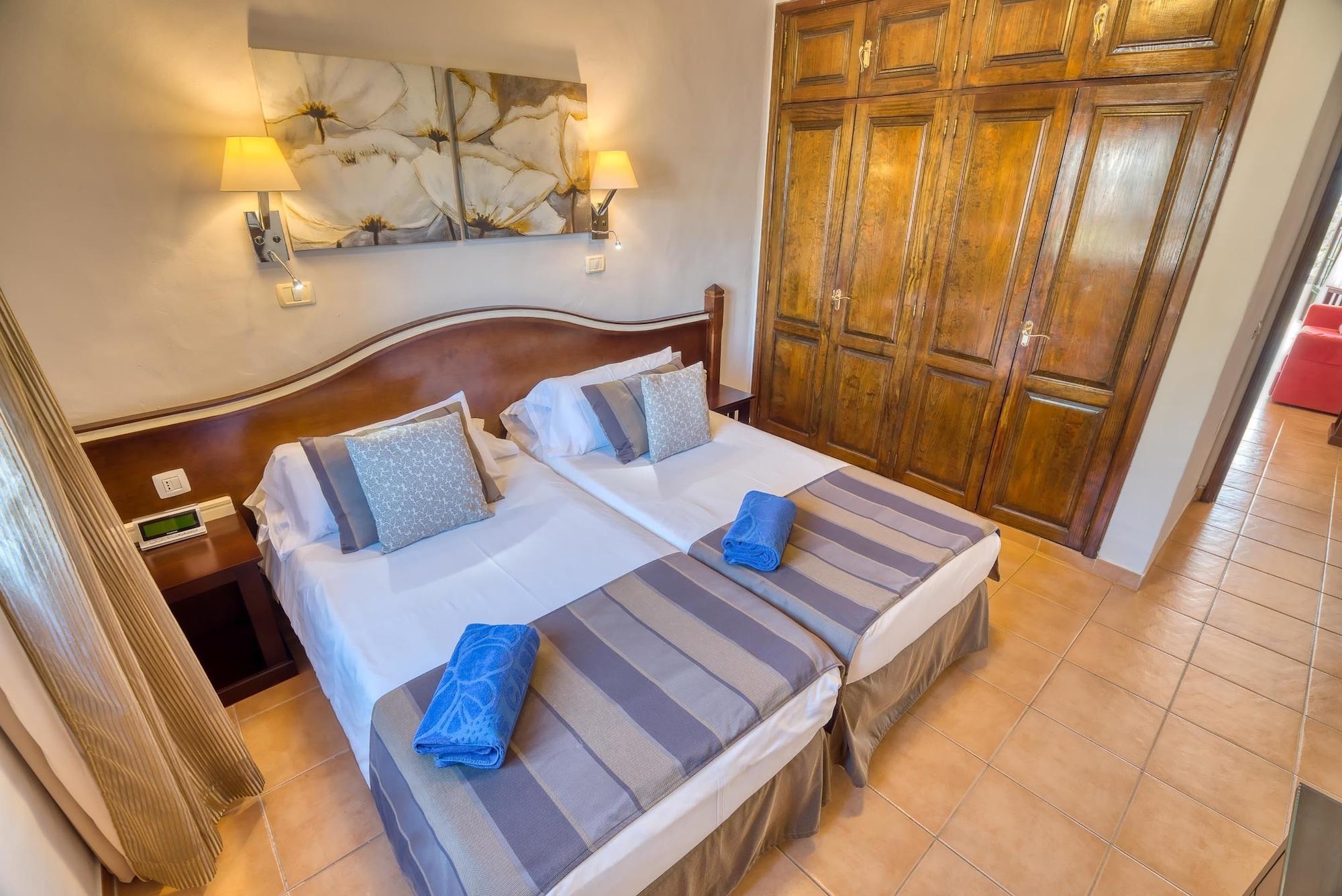 Ona Casitas Aparthotel 4*