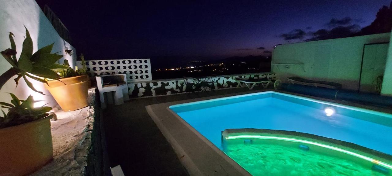 Aloelux !! - Private With Pool , Jacuzzi, Cinema, Massage ,wonderful View, Art Desing