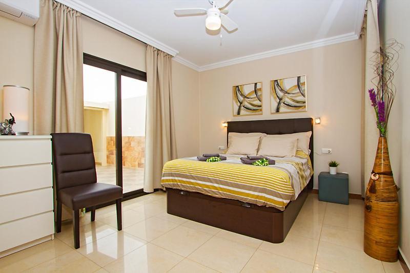 Riviera Park 2b - 2 Bed/2 Bath - Grd Floor - Air-con - Uk/irish Tv - Wifi *