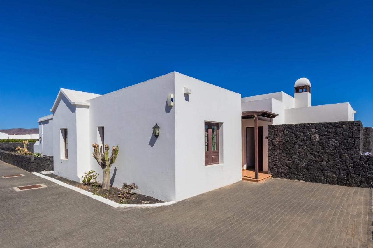 Villa Yaiza By *