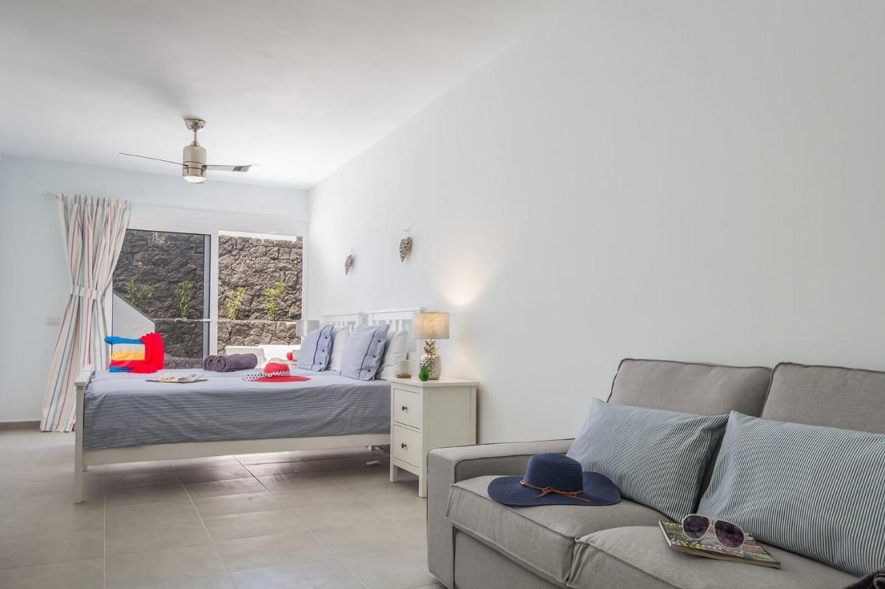 Pebbles By Villa Playa Blanca (Lanzarote)