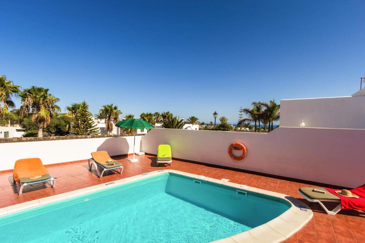 Rosa Mojones Tres By Plus * Puerto del Carmen (Lanzarote)