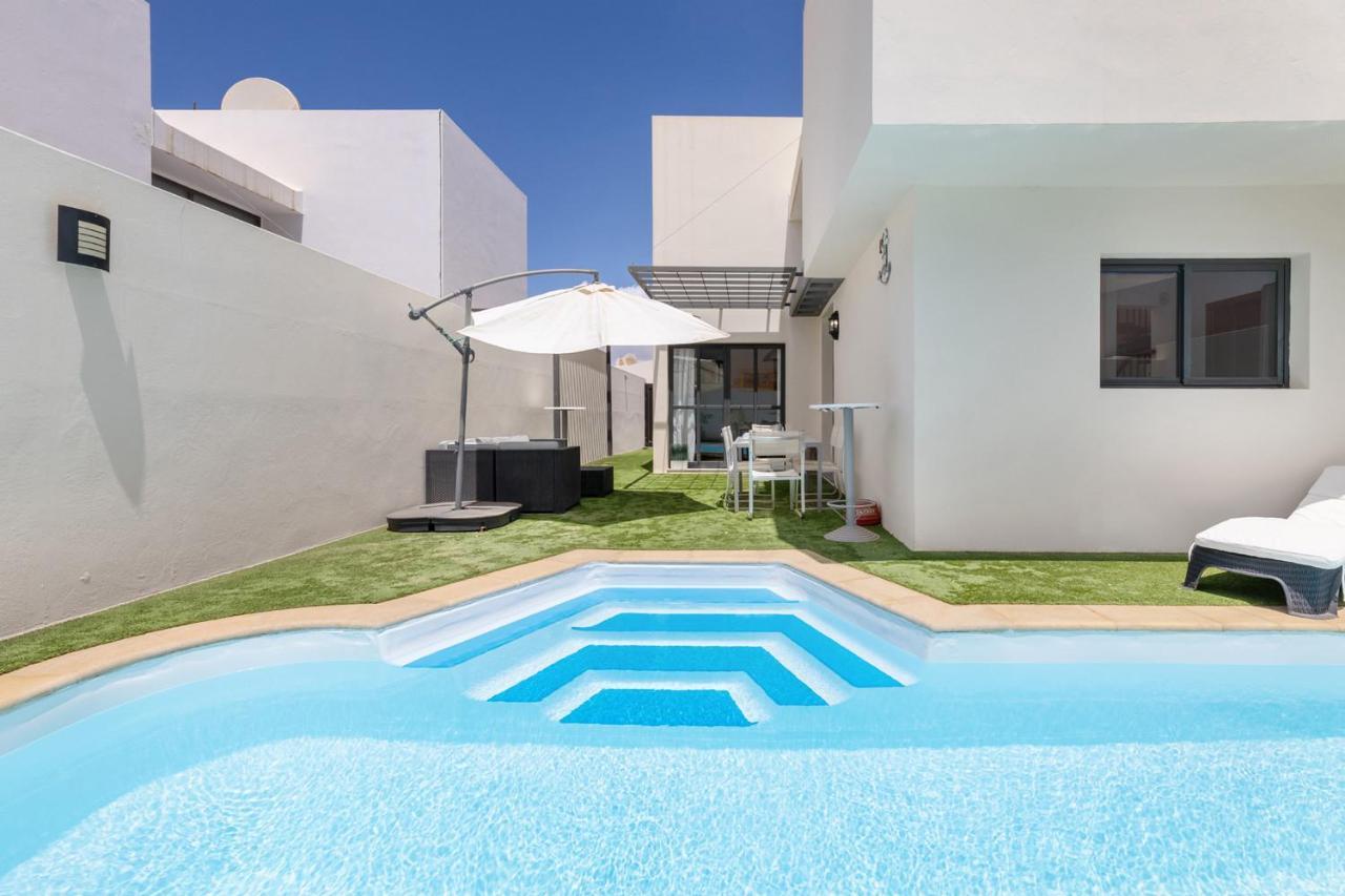 Paula Villa Costa Teguise