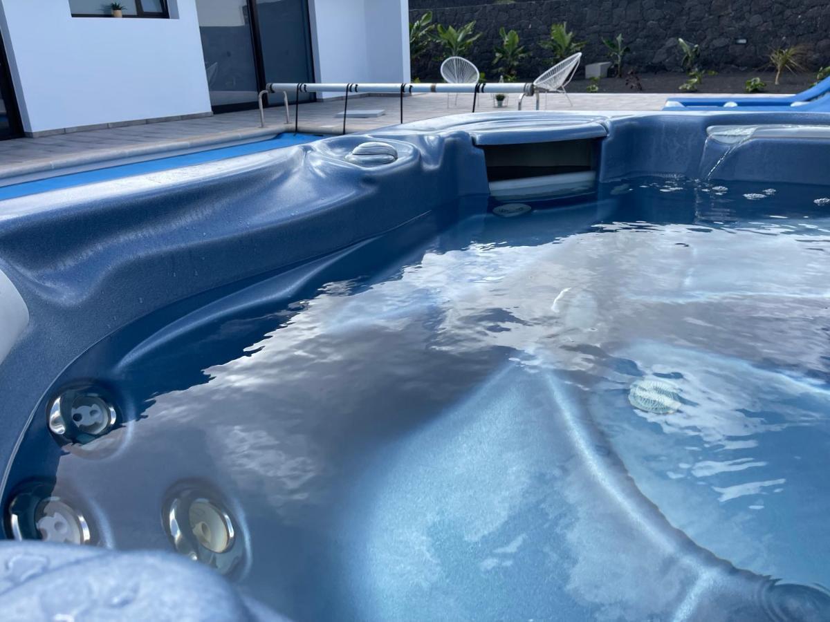 Eslanzarote Tony, Heated Pool, Jacuzzi Villa *