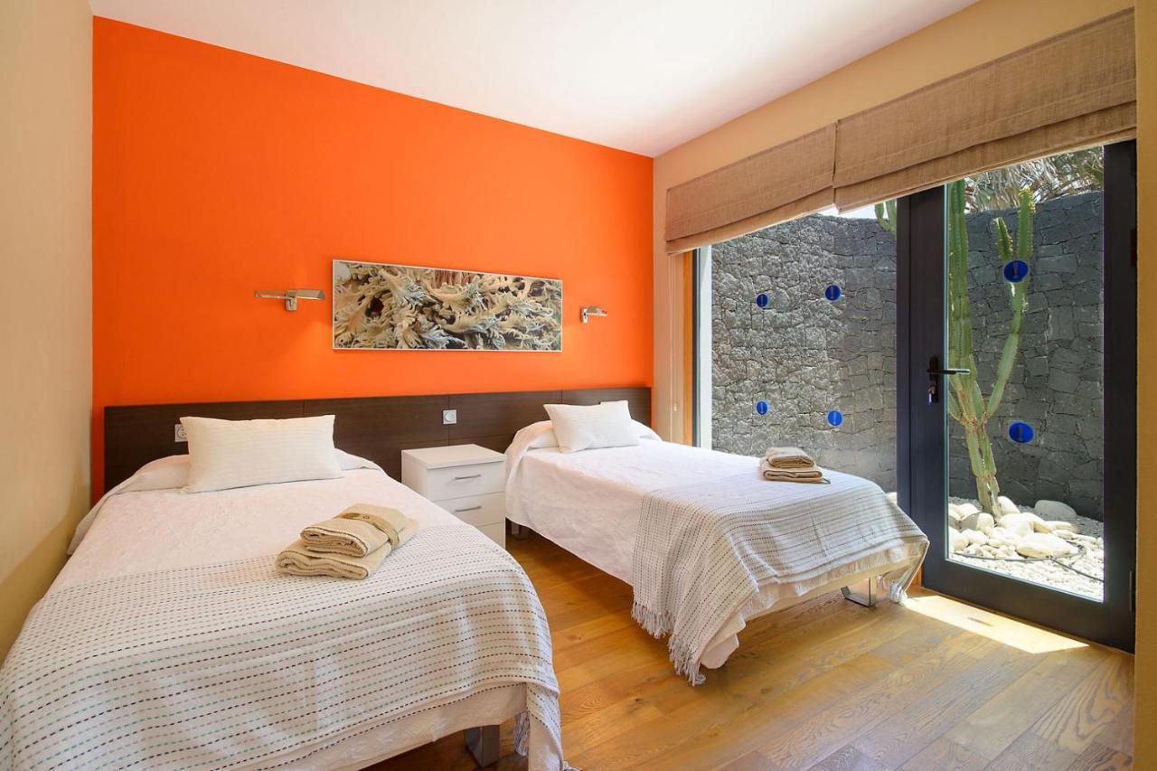 Beautiful 5-bed In Villa Playa Blanca (Lanzarote)