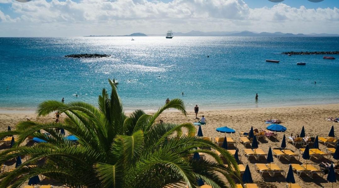 Lola Playa Blanca (Lanzarote)