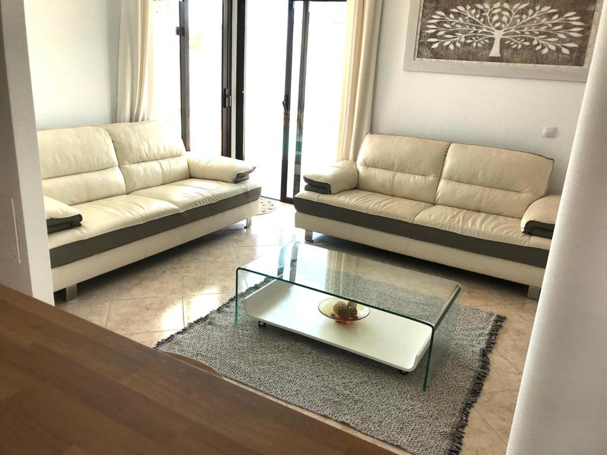 Hermosa Vida, Beautiful 3 Bed 2 Bath With Air Con, Free Wifi & Private Pool *
