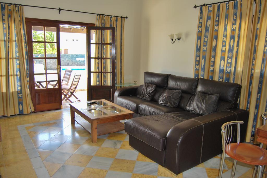 Villa Eslanzarote Victoria, Heated Pool, Super Wifi, Sat Tv *