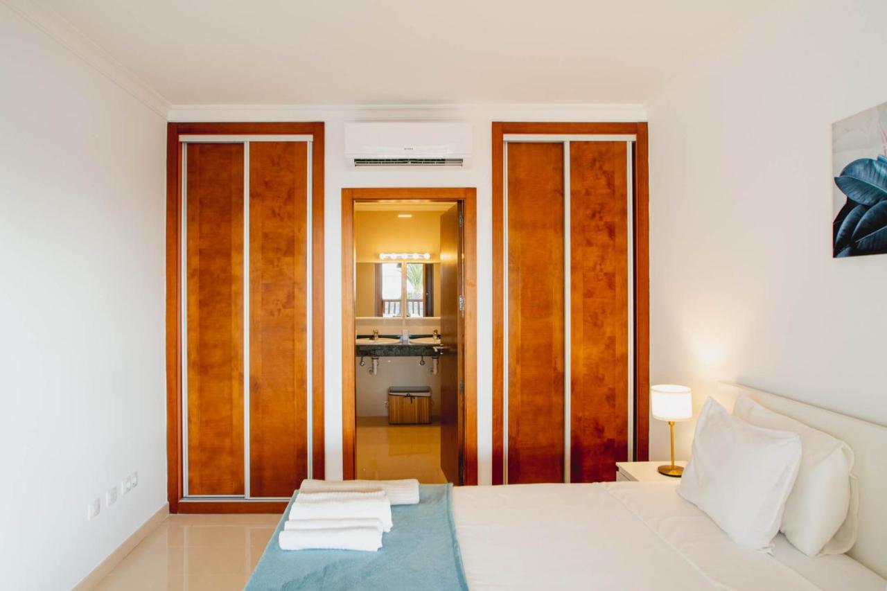 Stylish 6 Bedroom Princesa - Hot Tub - Heated Pool - Near & Waterparks *