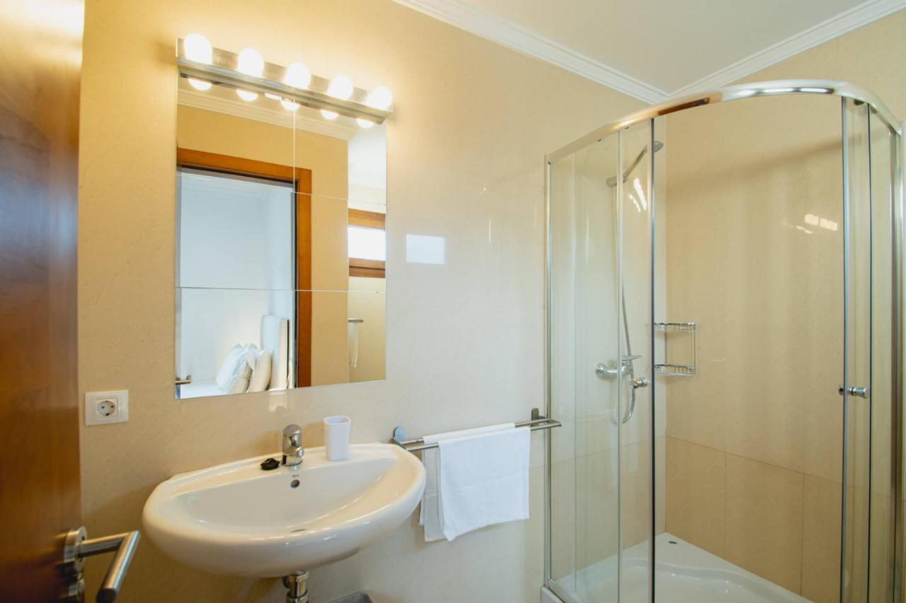 Stylish 6 Bedroom Princesa - Hot Tub - Heated Pool - Near & Waterparks Playa Blanca (Lanzarote)