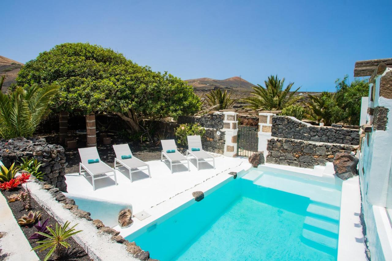 Eslanzarote Testeyna House, Heated Pool, Super Wifi, Sat Tv, View To The Volcanoes Tías