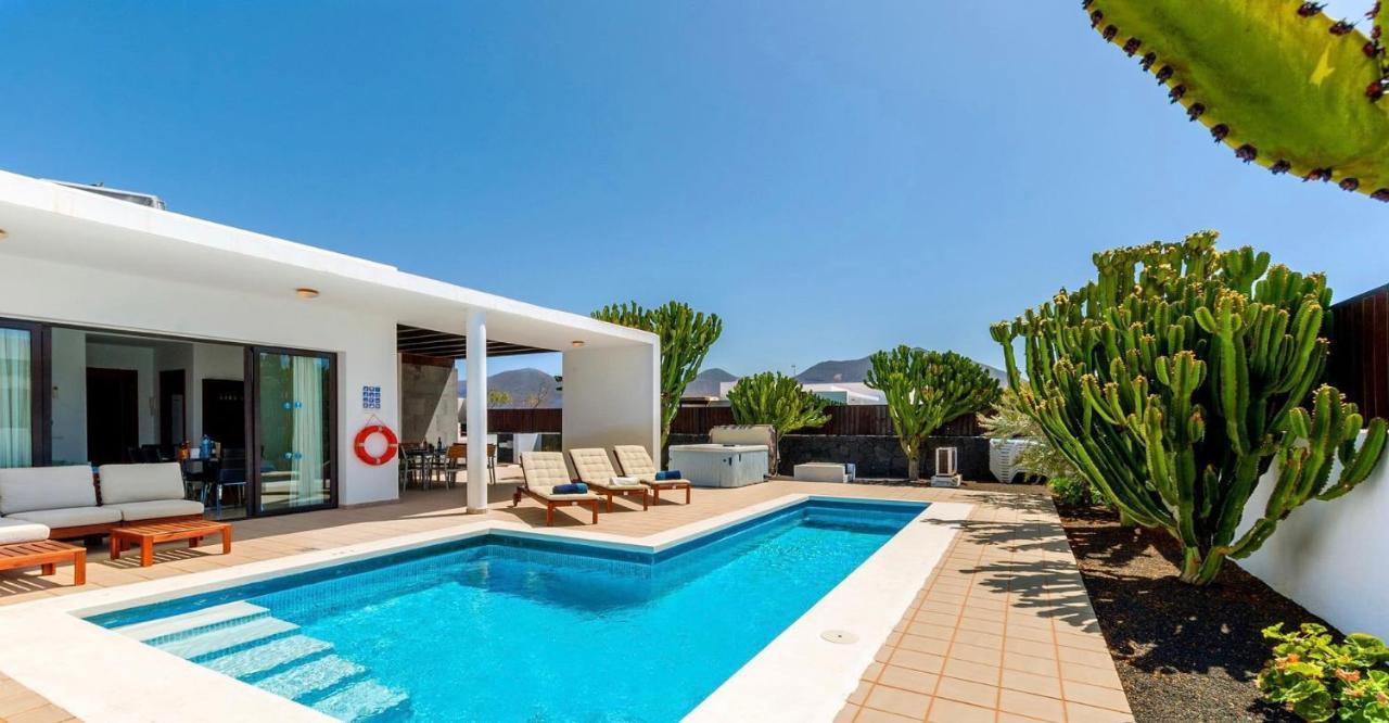 Jacks Place Playablanca Pool