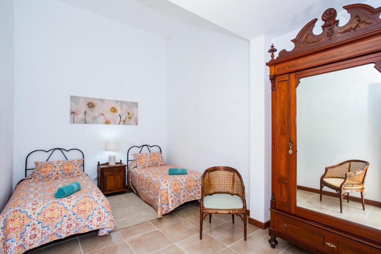 Сasa de vacaciones Eslanzarote Testeyna House, Heated Pool, Super Wifi, Sat Tv, View To The Volcanoes *
