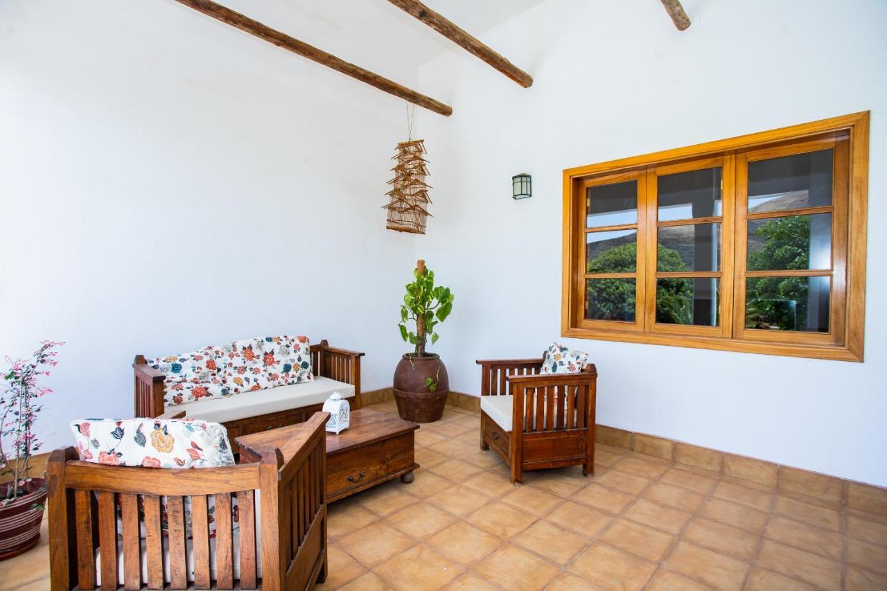 Eslanzarote Testeyna House, Heated Pool, Super Wifi, Sat Tv, View To The Volcanoes Сasa de vacaciones *