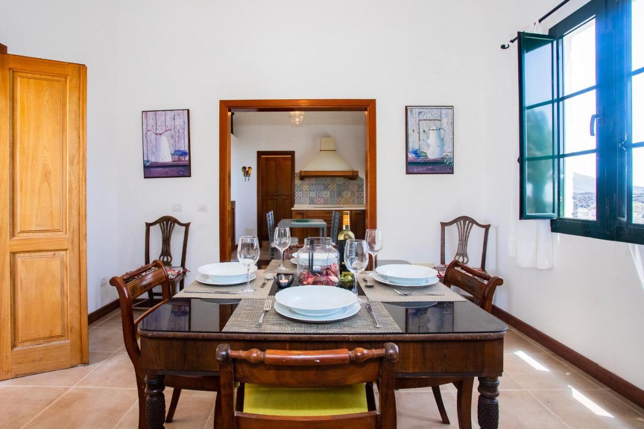 Сasa de vacaciones Eslanzarote Testeyna House, Heated Pool, Super Wifi, Sat Tv, View To The Volcanoes *