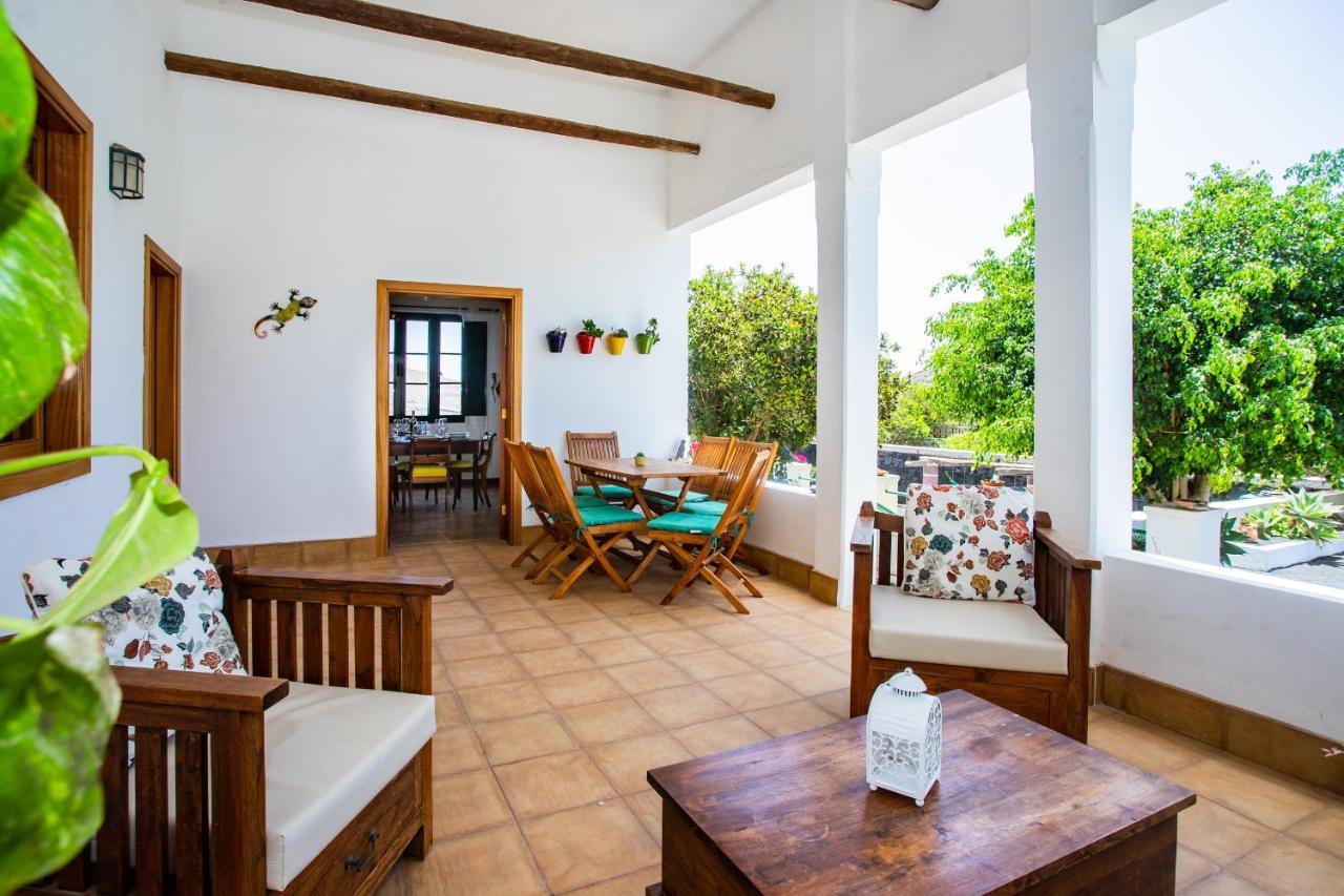 Сasa de vacaciones Eslanzarote Testeyna House, Heated Pool, Super Wifi, Sat Tv, View To The Volcanoes *