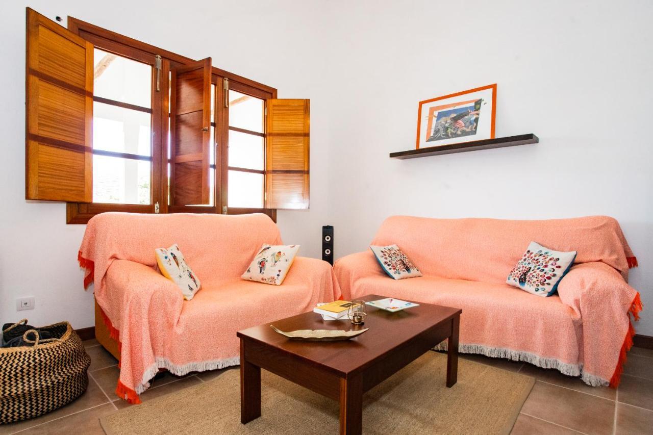 Eslanzarote Testeyna House, Heated Pool, Super Wifi, Sat Tv, View To The Volcanoes * Tías