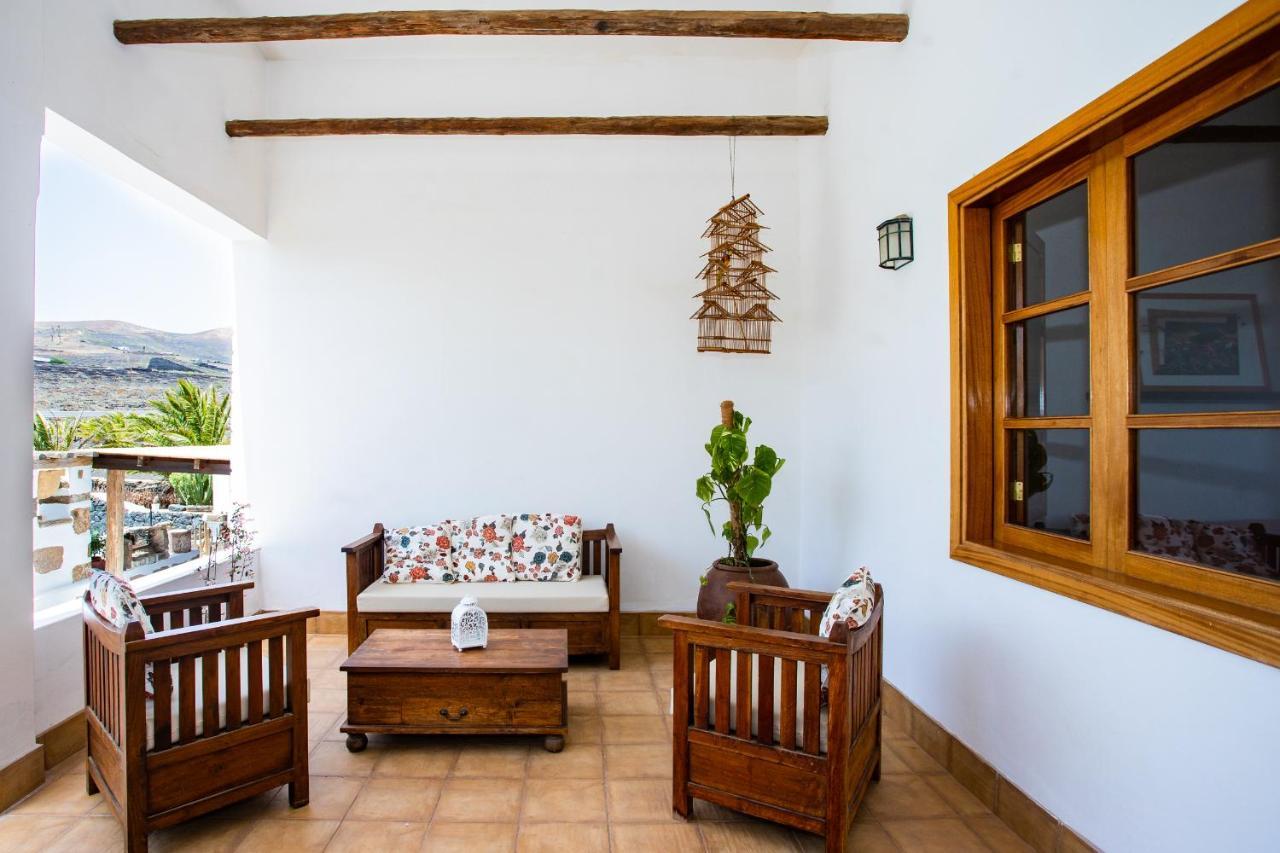Eslanzarote Testeyna House, Heated Pool, Super Wifi, Sat Tv, View To The Volcanoes