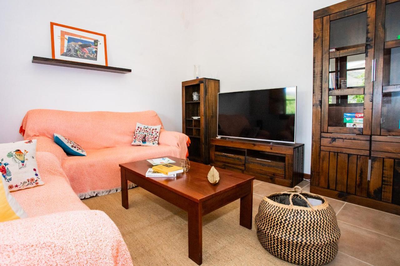 Сasa de vacaciones Eslanzarote Testeyna House, Heated Pool, Super Wifi, Sat Tv, View To The Volcanoes *