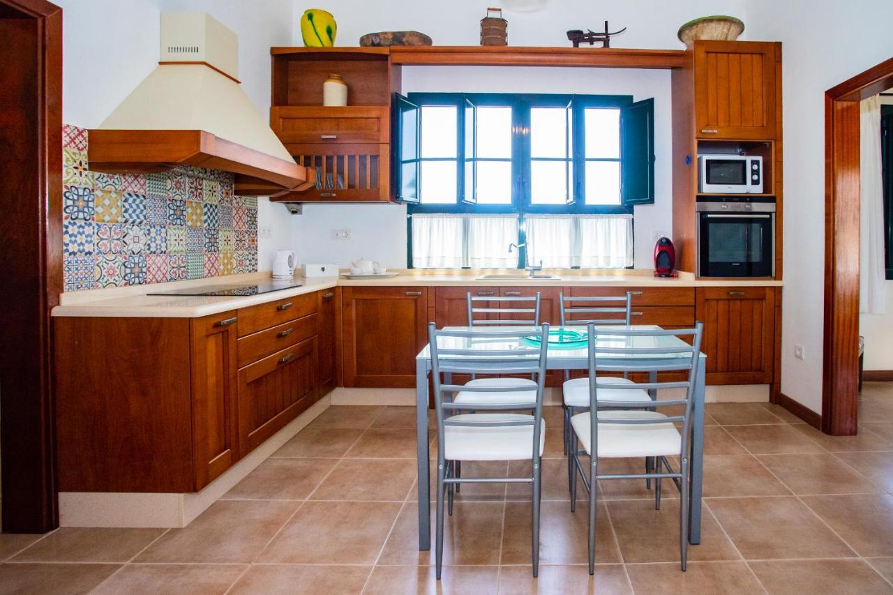 Сasa de vacaciones Eslanzarote Testeyna House, Heated Pool, Super Wifi, Sat Tv, View To The Volcanoes *