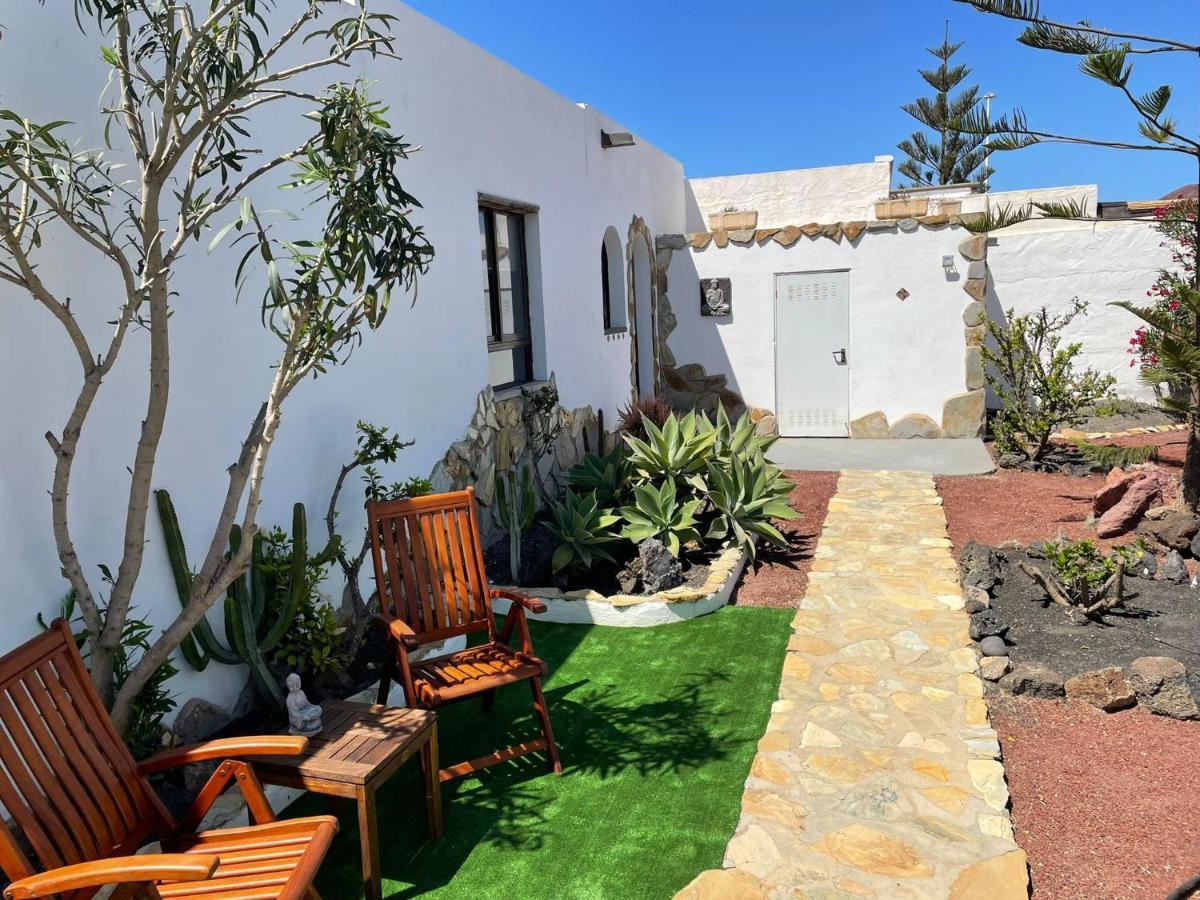 Villa Casa 56 El Palomar, 3 Bed ,playa Blanca ,large Private Gardens Heated Pool *