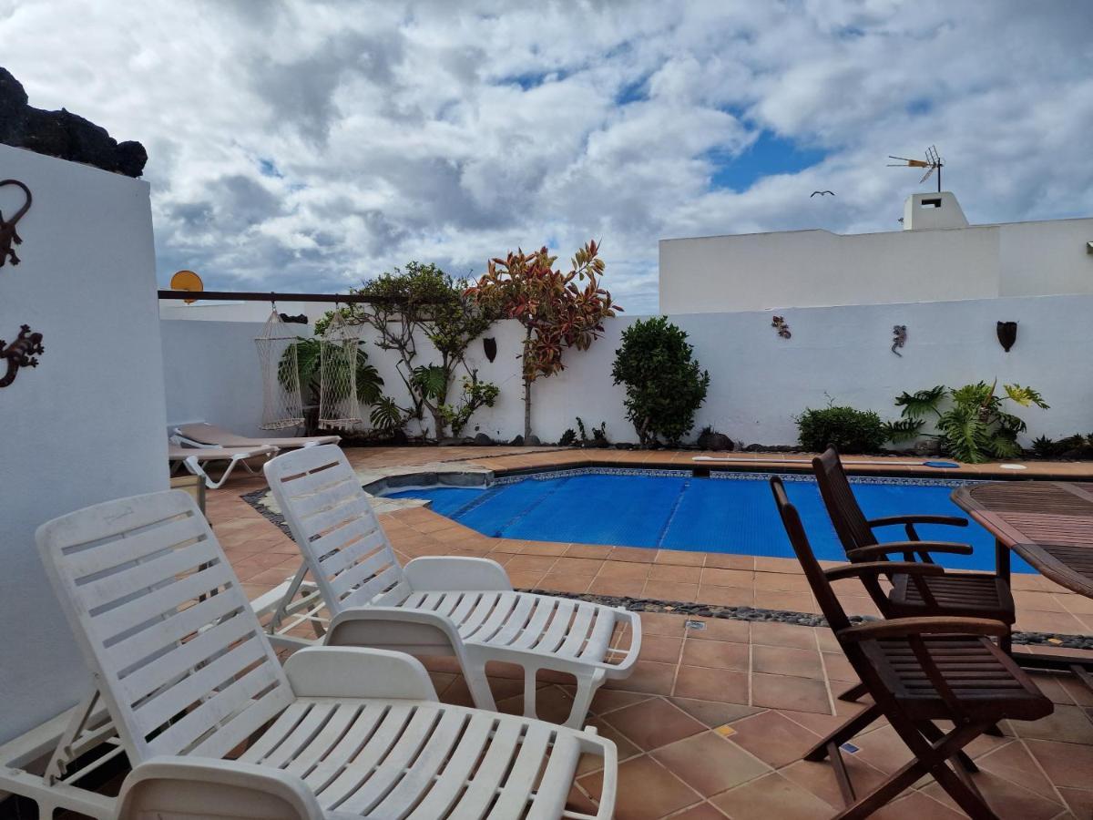 Casa 56 El Palomar, 3 Bed ,playa Blanca ,large Private Gardens Heated Pool Playa Blanca (Lanzarote)