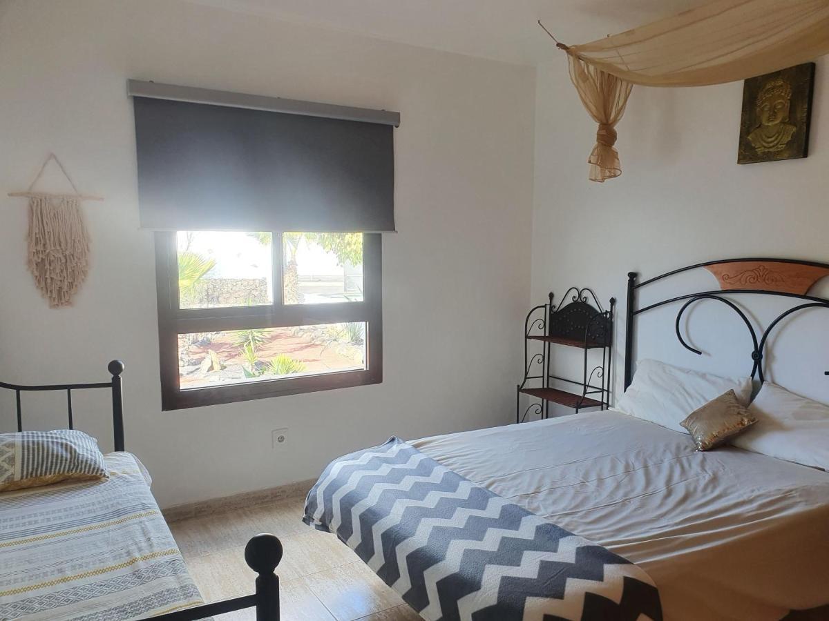 Casa 56 El Palomar, 3 Bed ,playa Blanca ,large Private Gardens Heated Pool *