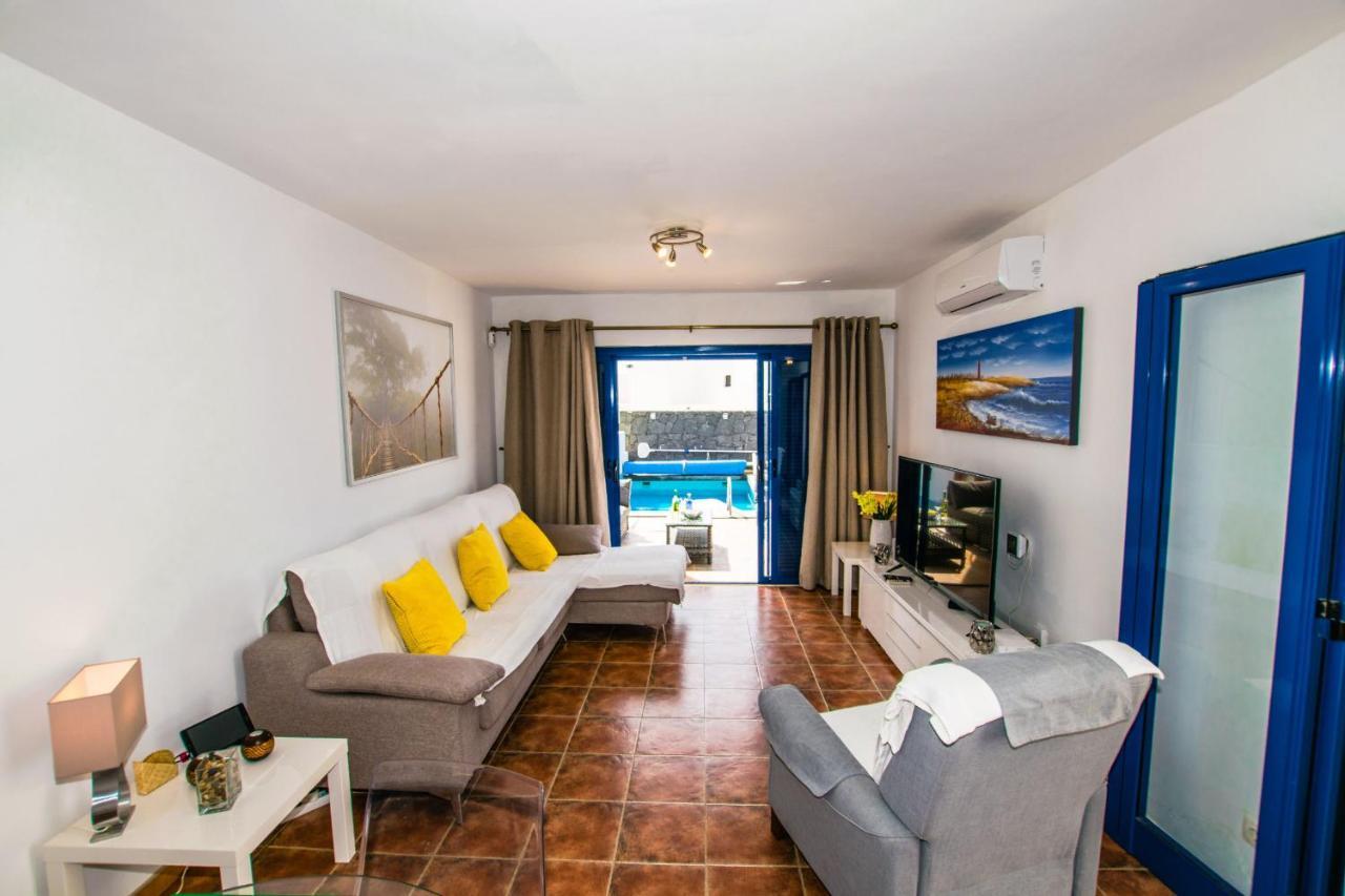 104 - Elise Present By Now Ltd * Playa Blanca (Lanzarote)